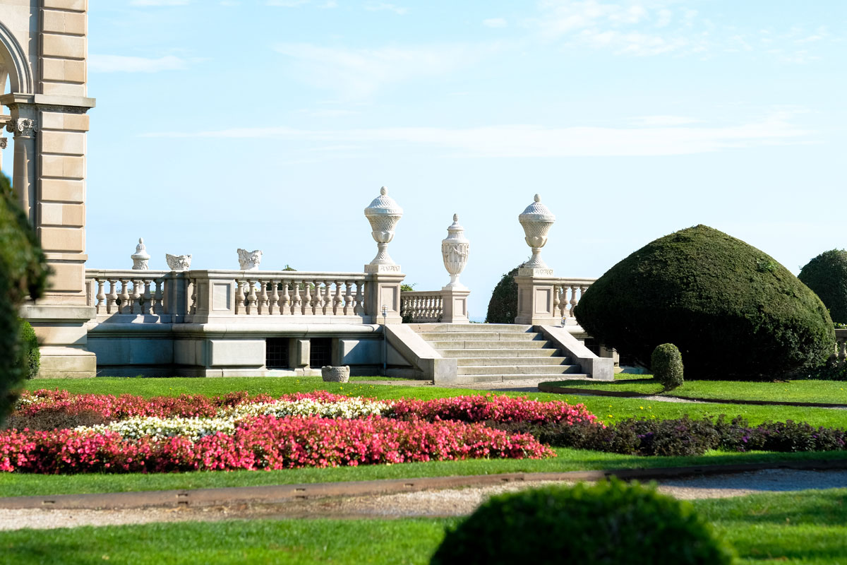 Newport Ri The Breakers Garden