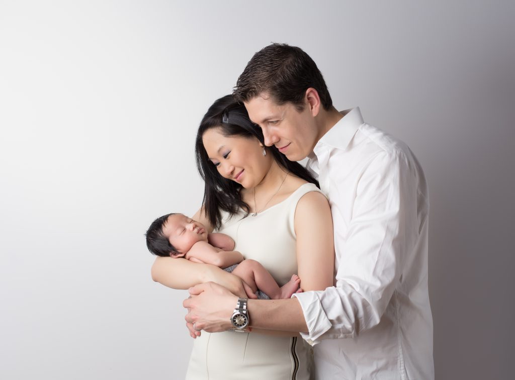 mom dad and newborn photography